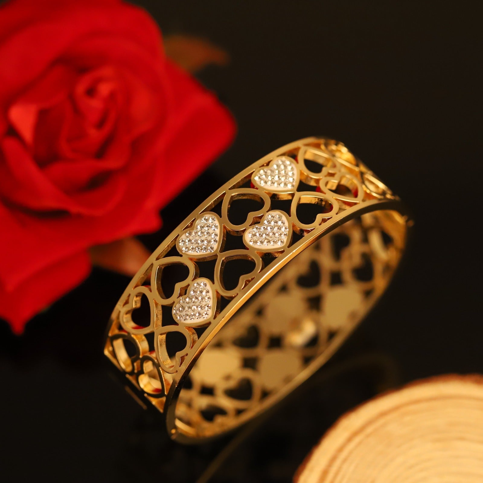 Gold-toned bangle bracelet